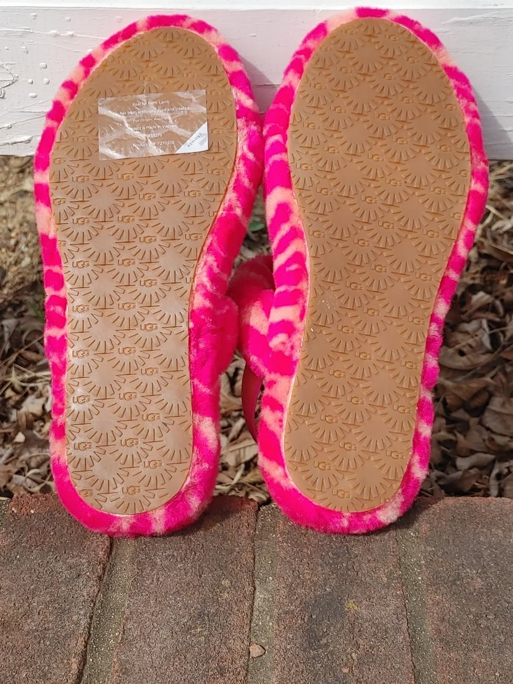 UGG Oh Yeah Pink Zebra Slipper Size 6 (Youth) (1301)